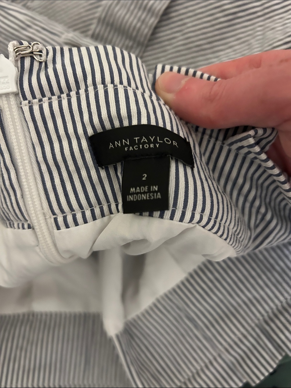 Ann Taylor Factory Pinstripe Blue and White Tie Belt Size 2 Midi Skirt - Picture 7 of 7